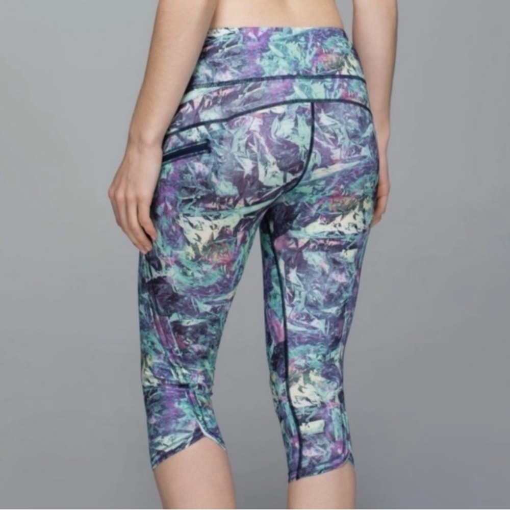 lululemon athletica Women’s Cropped Leggings Size 6 - Picture 2 of 16